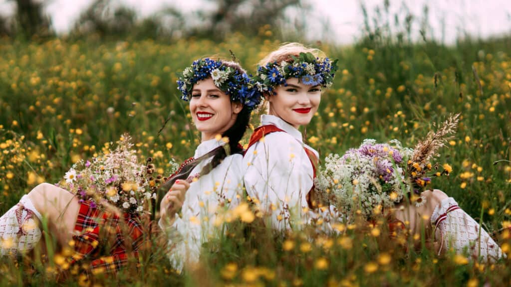 Latvian women in field. 