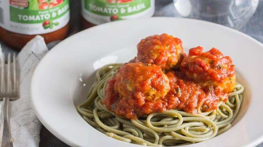 FODY-Pasta-Sauce-Turkey-Meatballs-on-spaghetti-in-a-white-bowl.