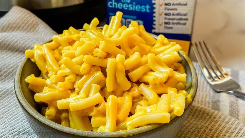 bowl-of-kraft-macaroni-and-cheese.
