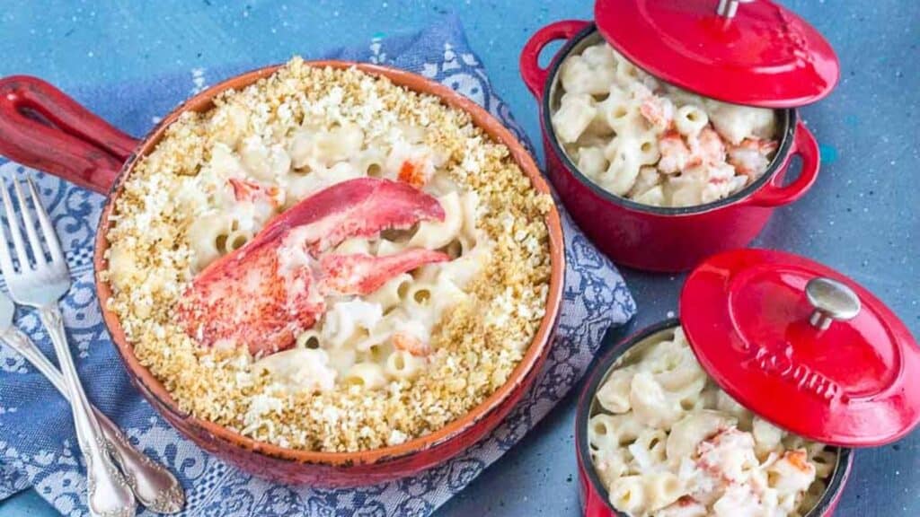 lobster-mac-n-cheese-in-small-casseroles.