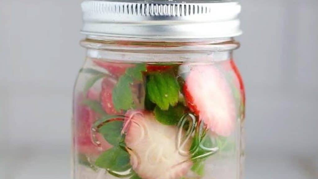 Strawberry-stem-water.