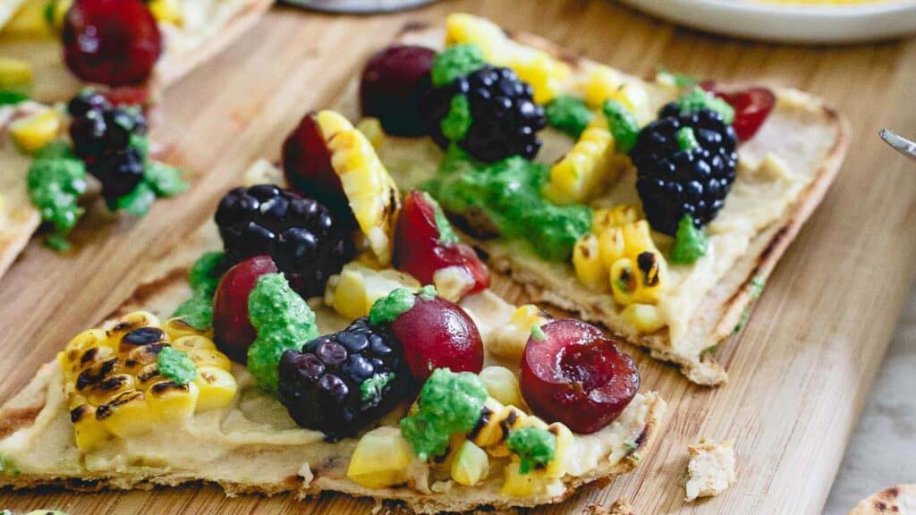 Grilled-Corn-and-Berry-Hummus-Flatbread-4.