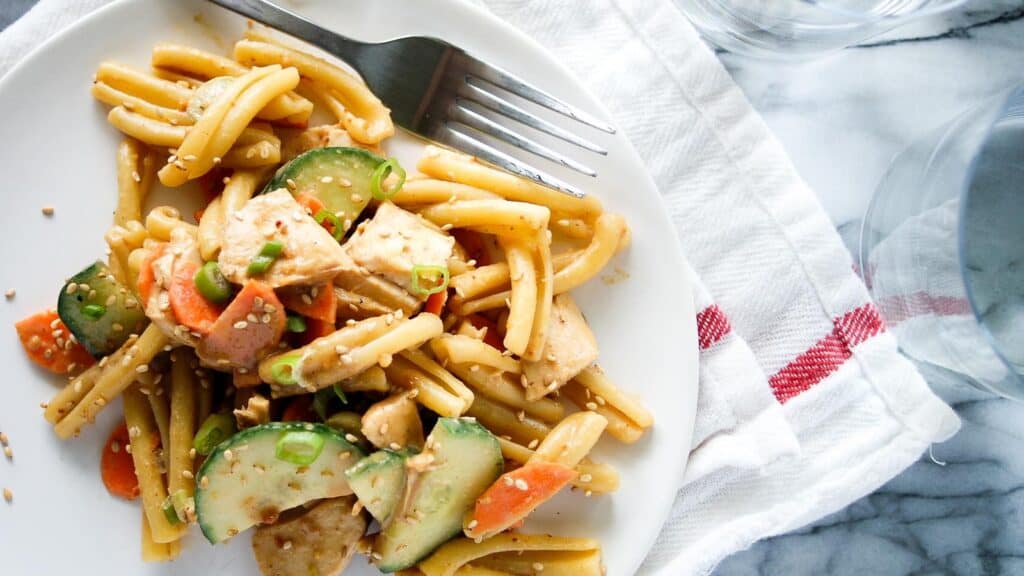 chicken-pasta-salad-with-peanut-sauce-9.