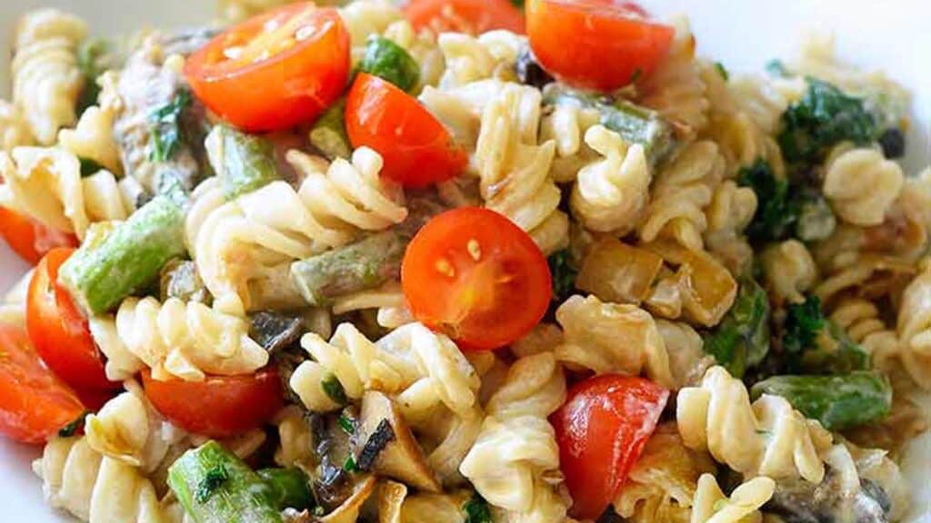 clean-eating-cashew-vegetable-alfredo-pasta-recipe.