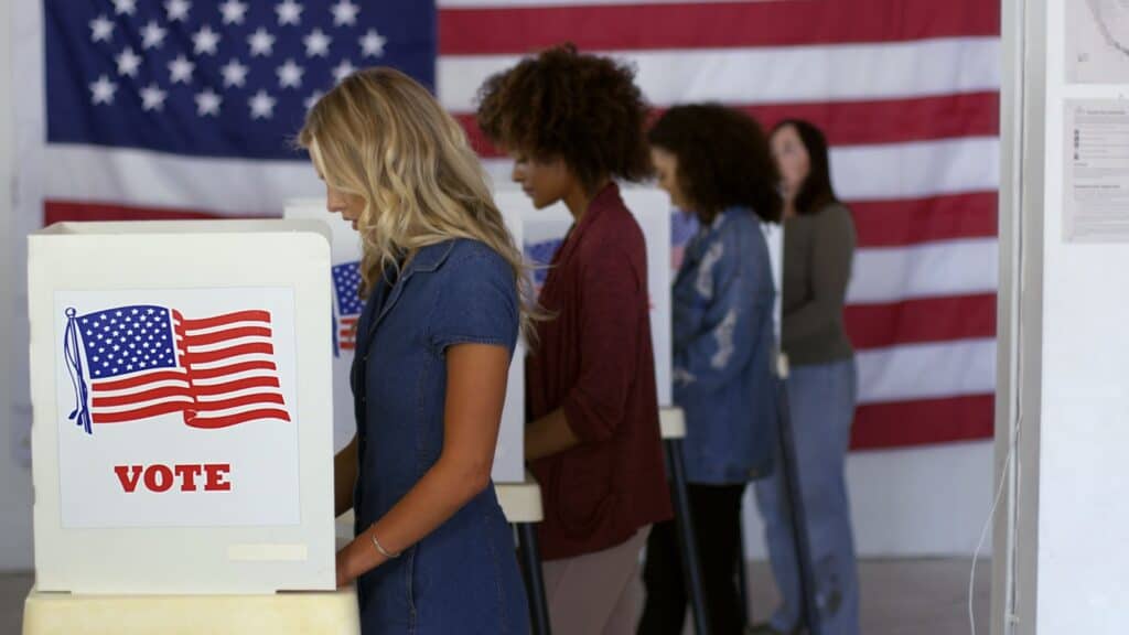 women voting.