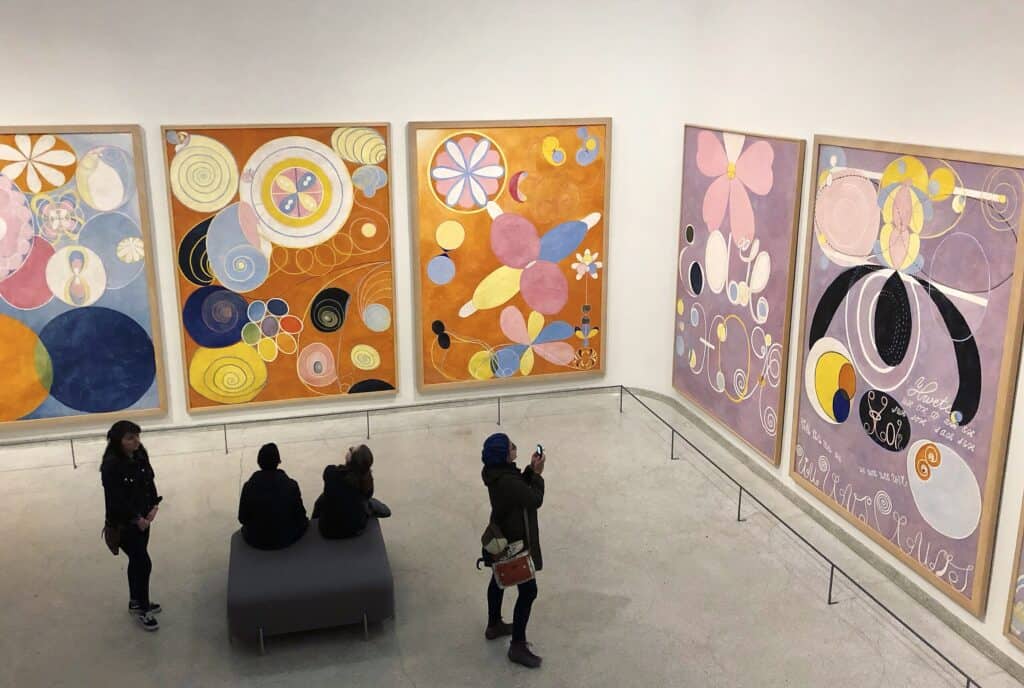 Hilma_af_Klint_-_exhibition_view_at_Guggenheim.